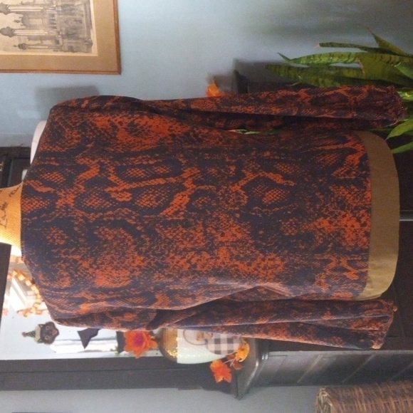 Cabi 101 Border Wrap Orange Navy Snakeskin Blouse - Picture 6 of 11